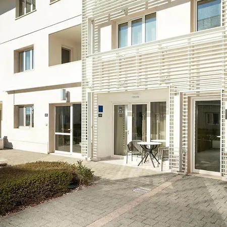 Apartment Garden Palace B228