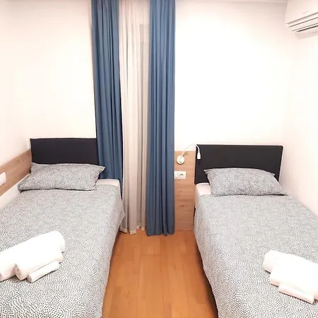 Garden Palace B228 아파트 *